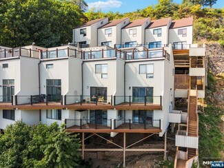 101 State Rt 5 Unit 206, Edgewater, NJ 07020