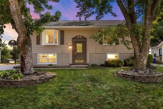 4601 Surrey Ct, Marion, IA 52302