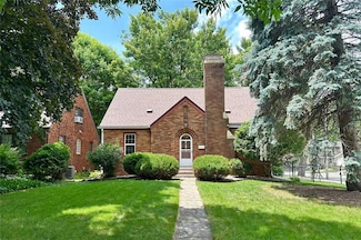 2808 44th St, Des Moines, IA 50310