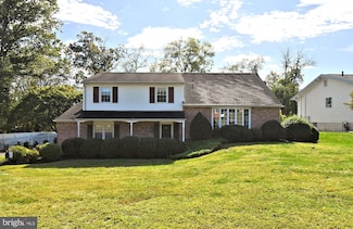 665 Whirlaway Dr, Warminster, PA 18974