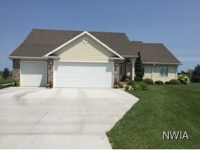 13 Deer Run Cir, North Sioux City, SD 57049