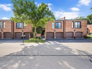 2S730 Williamsburg Ct Unit 37, Oak Brook, IL 60523