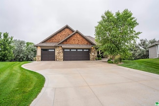335 Champions Ct, North Sioux City, SD 57049