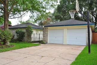 16202 Barcelona Dr, Friendswood, TX 77546