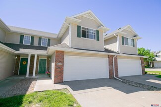 8909 Sicily Ln, Lincoln, NE 68526