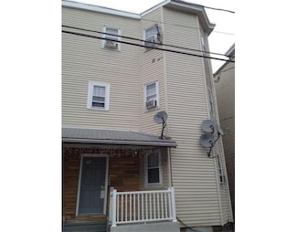 108 Essex St, Chelsea, MA 02150