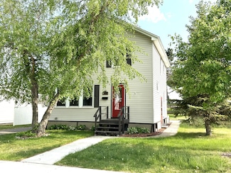 638 E James St, Ely, MN 55731