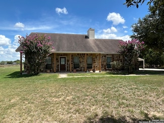 105 Oak Hollow Dr, La Vernia, TX 78121