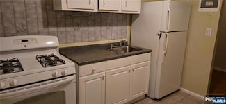 2195 N Central Rd, Fort Lee, NJ 07024