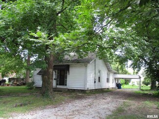 604 1st St, Benton, IL 62812