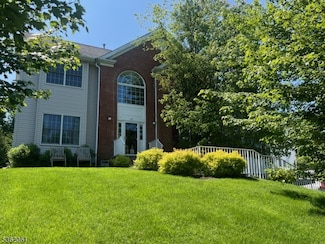 15 McKelvie St, Budd Lake, NJ 07828