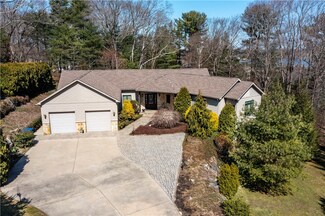 71 Crestwood Rd, Warwick, RI 02886