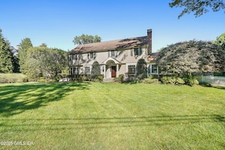 41 Winthrop Dr, Riverside, CT 06878