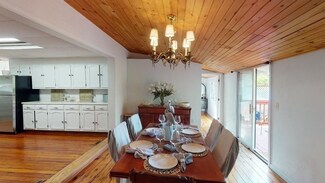 28 Pond St, Wareham, MA 02571