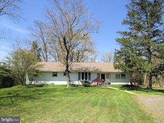 4086 Upper Ridge Rd, Pennsburg, PA 18073