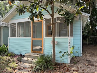229 NW 4th Place, Gainesville, FL 32601