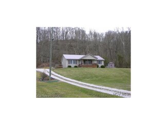 105 Jomar Dr, Saint Marys, WV 26170
