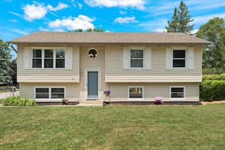 424 E Shorewood Rd, Round Lake Beach, IL 60073