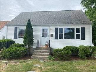 293 Knollwood Ave, Cranston, RI 02910