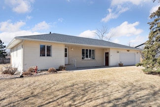 326 S Chestnut St, Belle Plaine, MN 56011