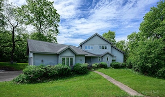 4 S Acorn Ct, Galena, IL 61036