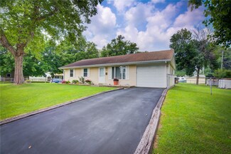 44 Meadowlark Dr, Decatur, IL 62526