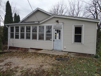 41 N Madison St, Cambria, WI 53923