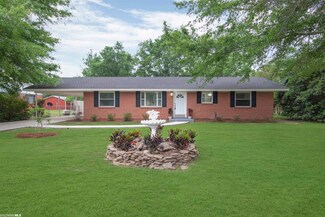 218 11th Ave, Atmore, AL 36502