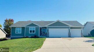 633 Field Crest Dr, Carroll, IA 51401