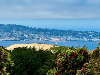 4290 Peninsula Point Dr, Seaside, CA 93955