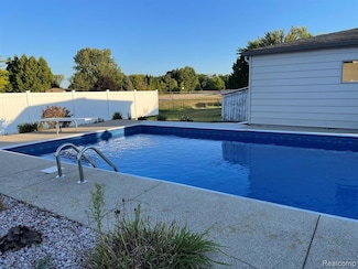 42104 Jason Dr, Clinton Township, MI 48038