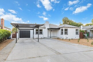 3035 N Adoline Ave, Fresno, CA 93705