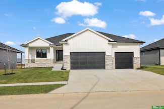 12384 Windsor Dr, Papillion, NE 68046