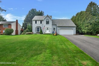 32 Vandenburg Ln, Latham, NY 12110