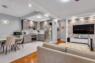52-24 71st St, Flushing, NY 11378
