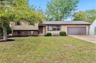816 Jackson Dr, Port Clinton, OH 43452