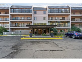 45 Eagle Crest Dr Unit 204, Lake Oswego, OR 97035