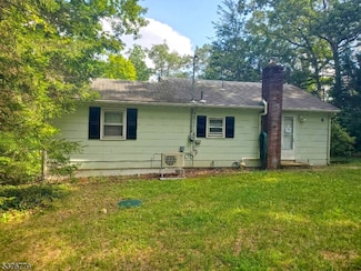 4 Village Place, Oak Ridge, NJ 07438