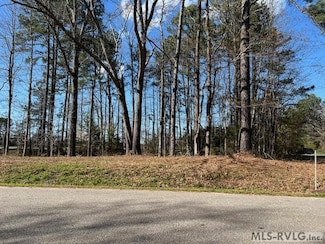 000 Piney Pond Rd, Brodnax, VA 23920