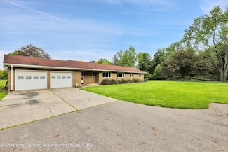 847 N Waverly Rd, Dimondale, MI 48821