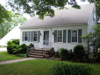 14 Pine Rd, North Hampton, NH 03862