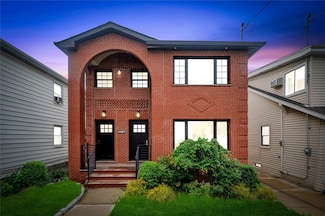 253-45 Pembroke Ave, Little Neck, NY 11362