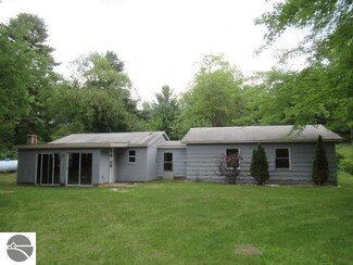 1712 Witz End Dr, Interlochen, MI 49643