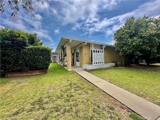 117 Clearbrook Ln, Costa Mesa, CA 92626