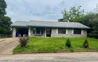 1100 Overstreet Cir, Crockett, TX 75835