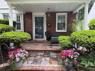 204 N Grove St, Valley Stream, NY 11580