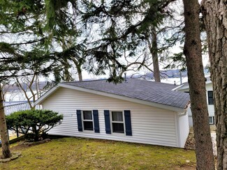 95376 Wildwood Dr, Dowagiac, MI 49047