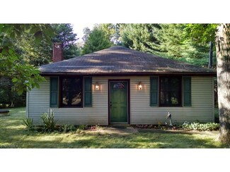 18008 Verna Ave, Lake Milton, OH 44429