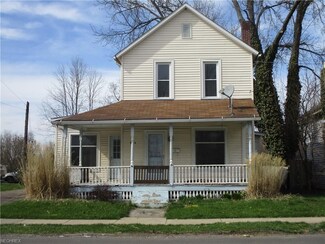 379 Columbia St, Leetonia, OH 44431