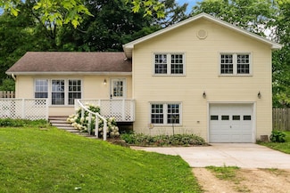 5801 Town Hall Dr, Sun Prairie, WI 53590